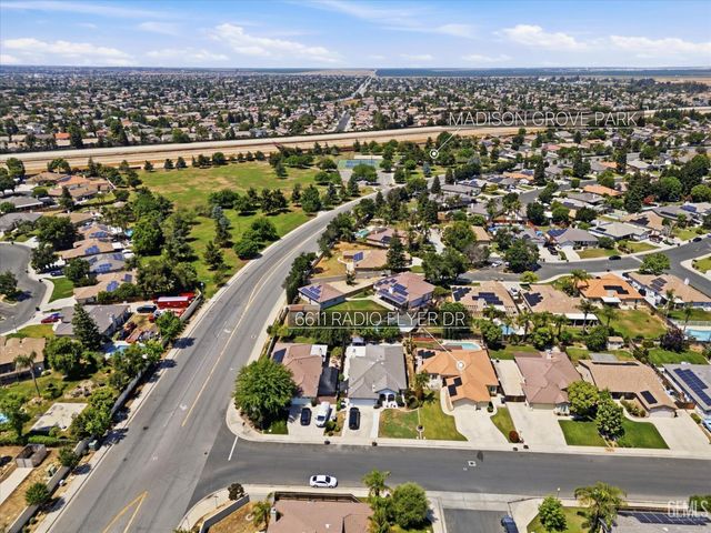 6611 Radio Flyer Drive, Bakersfield, CA 93312