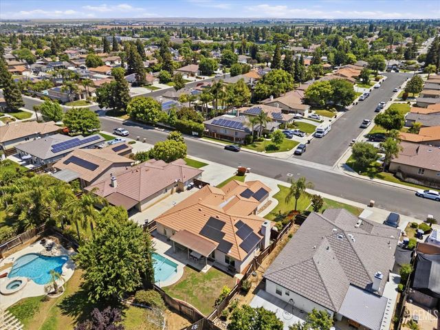 6611 Radio Flyer Drive, Bakersfield, CA 93312