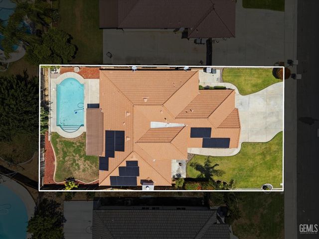 6611 Radio Flyer Drive, Bakersfield, CA 93312