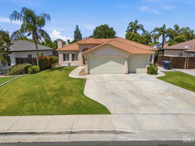 6611 Radio Flyer Drive, Bakersfield, CA 93312