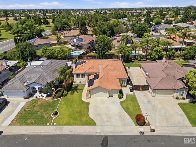 6611 Radio Flyer Drive, Bakersfield, CA 93312