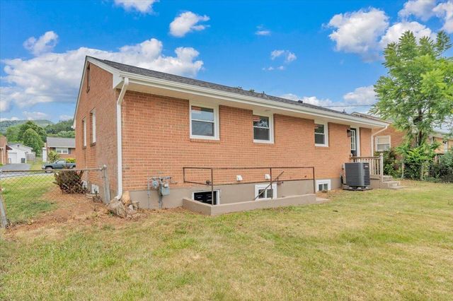 1415 Haydon ST, Salem, VA 24153