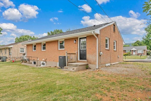 1415 Haydon ST, Salem, VA 24153