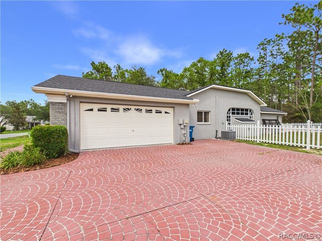 9 Plumbago Court, Homosassa, FL 34446