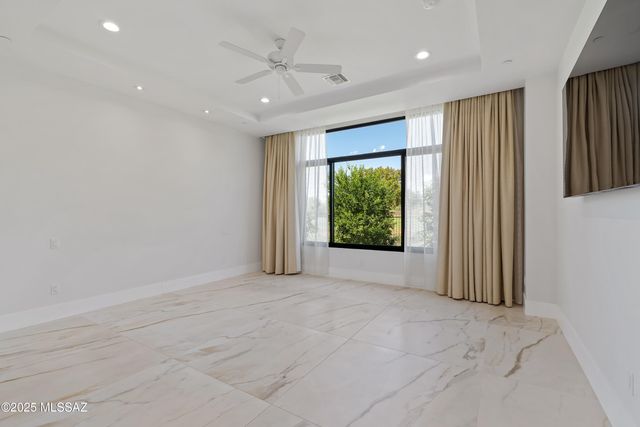 8021 N Della Robia Place, Tucson, AZ 85742