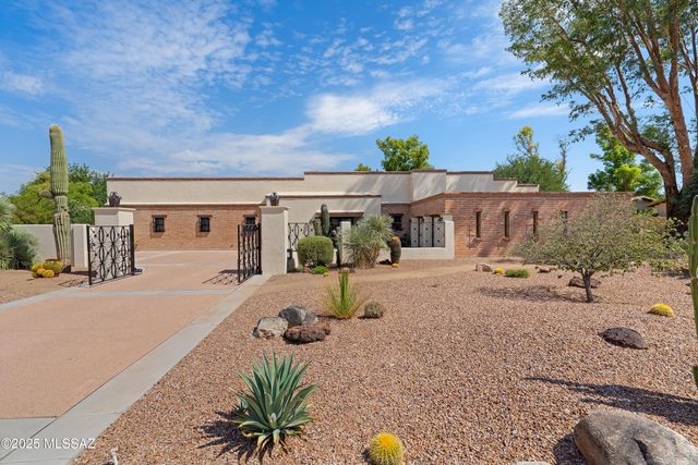 8021 N Della Robia Place, Tucson, AZ 85742