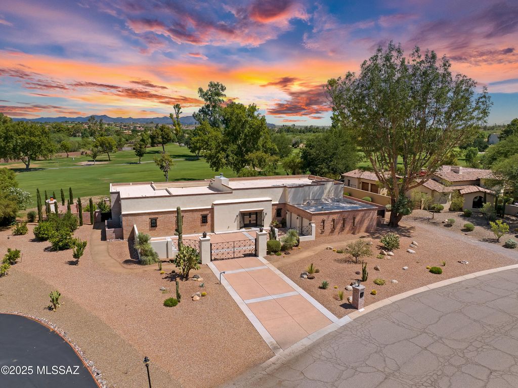 8021 N Della Robia Place, Tucson, AZ 85742