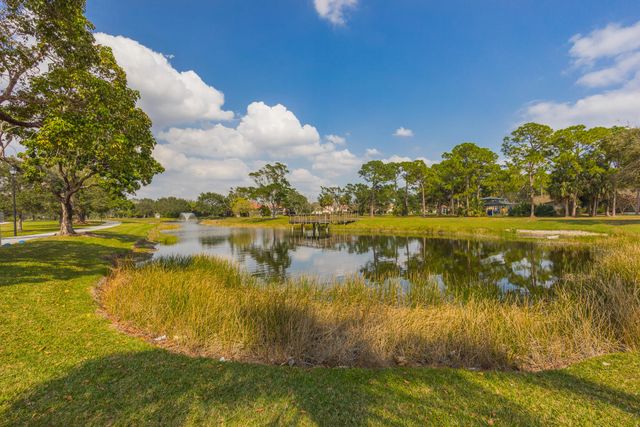 757 Windermere Way, Palm Beach Gardens, FL 33418