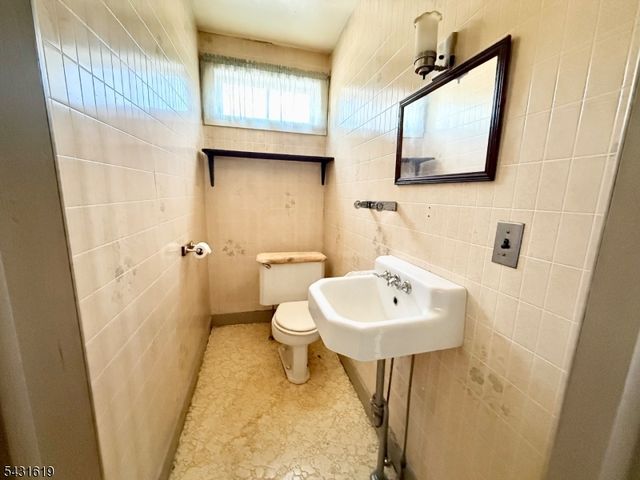 172 Sparta Ave, Newton Town, NJ 07860