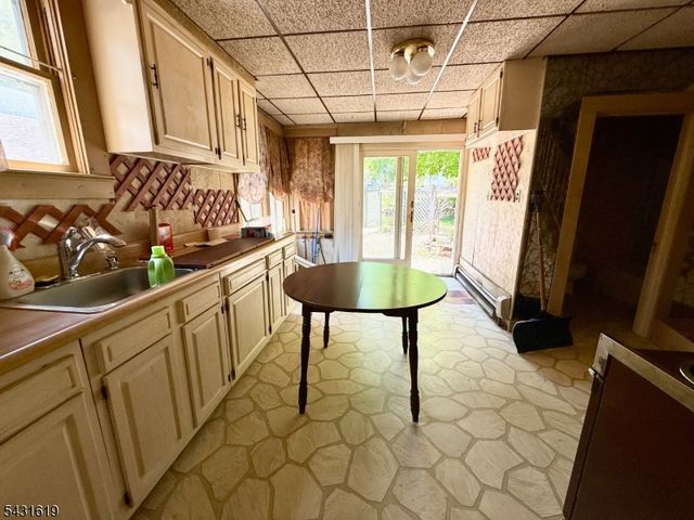 172 Sparta Ave, Newton Town, NJ 07860