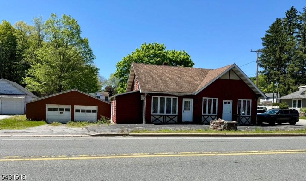 172 Sparta Ave, Newton Town, NJ 07860
