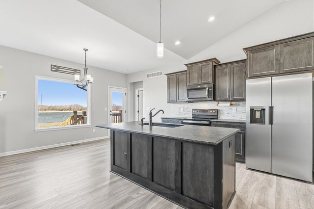 832 E Sunset St, Goddard, KS 67052