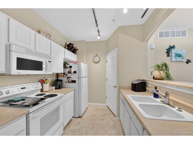 5255 Memphis St 8-806, Denver, CO 80239