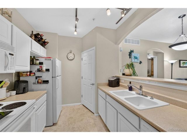 5255 Memphis St 8-806, Denver, CO 80239