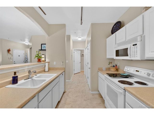 5255 Memphis St 8-806, Denver, CO 80239
