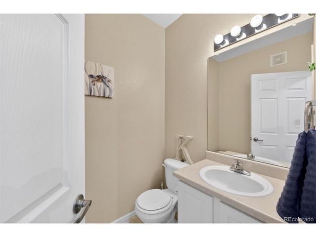 5255 Memphis St 8-806, Denver, CO 80239