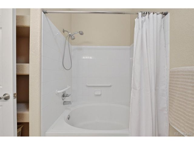 5255 Memphis St 8-806, Denver, CO 80239