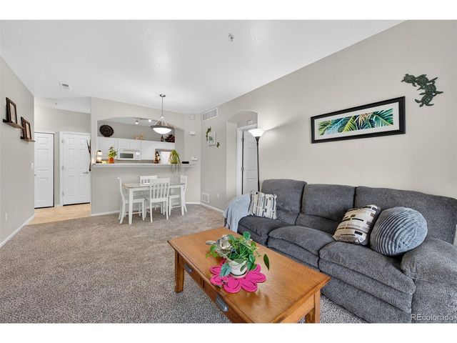 5255 Memphis St 8-806, Denver, CO 80239