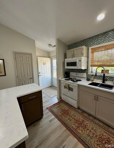 9620 S Bay Pointe Court, Bloomington, IN 47401