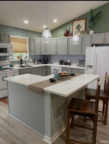9620 S Bay Pointe Court, Bloomington, IN 47401