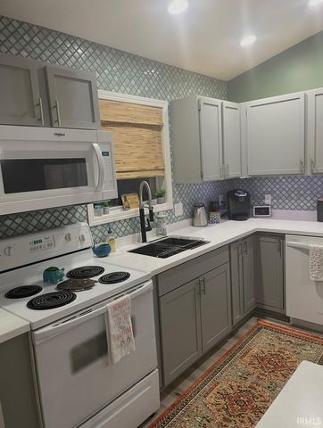 9620 S Bay Pointe Court, Bloomington, IN 47401