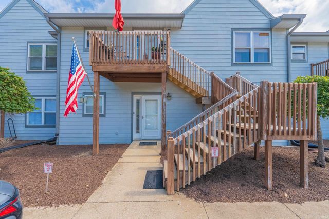 9620 S Bay Pointe Court, Bloomington, IN 47401