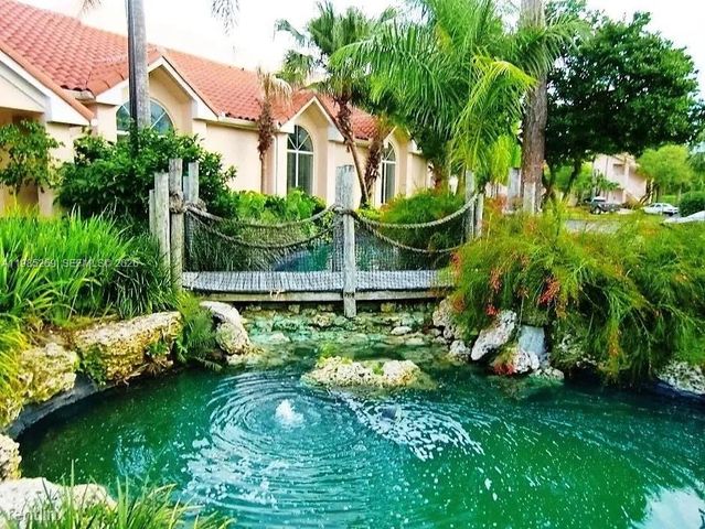 3410 N Pinewalk Drive N 827, Margate, FL 33063