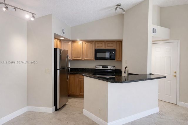 3410 N Pinewalk Drive N 827, Margate, FL 33063