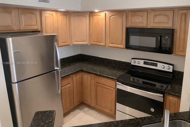 3410 N Pinewalk Drive N 827, Margate, FL 33063