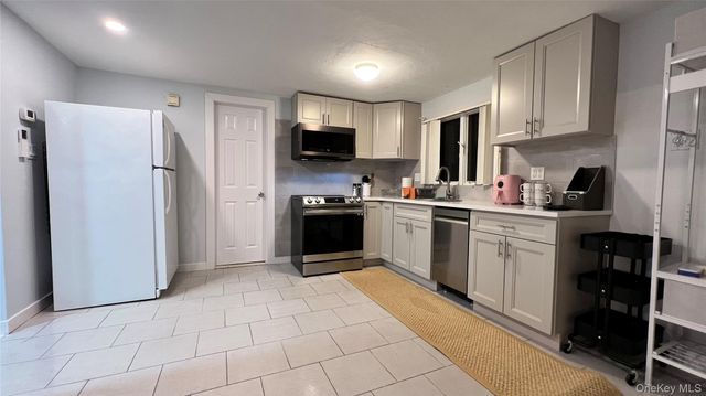 66 Smith Street, Glen Cove, NY 11542