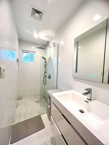 66 Smith Street, Glen Cove, NY 11542