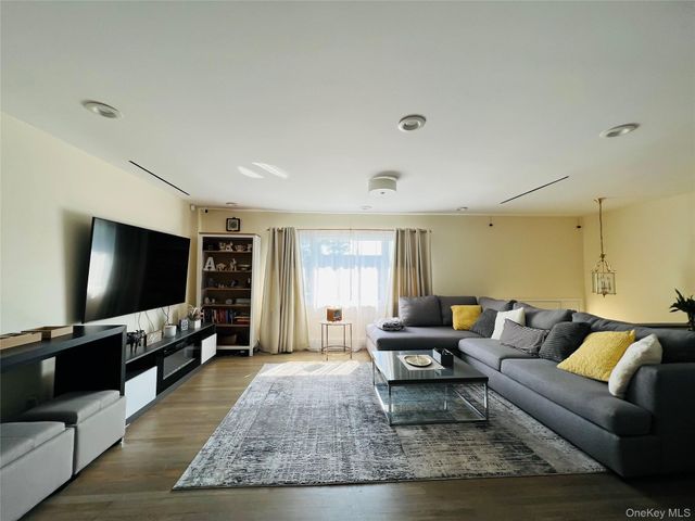 66 Smith Street, Glen Cove, NY 11542