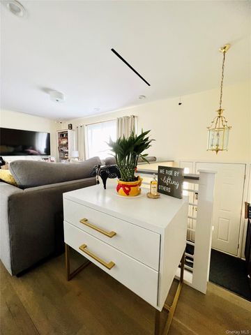 66 Smith Street, Glen Cove, NY 11542