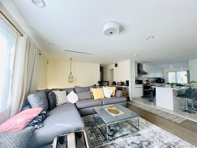 66 Smith Street, Glen Cove, NY 11542