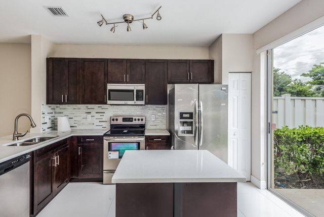 4020 NW 90th Way, Sunrise, FL 33351