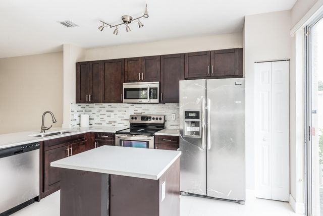 4020 NW 90th Way, Sunrise, FL 33351
