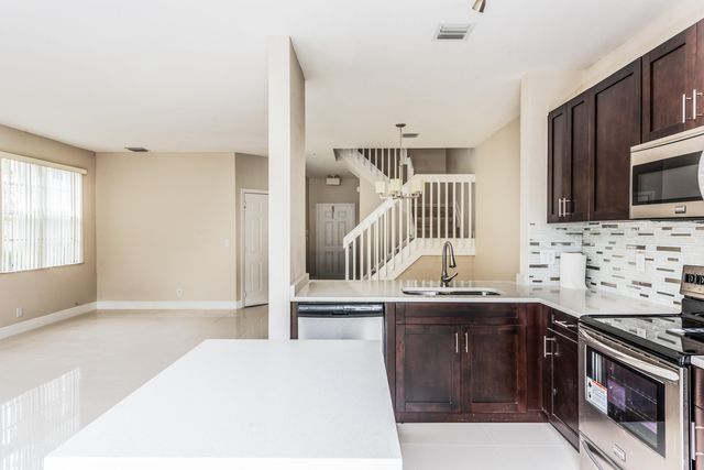 4020 NW 90th Way, Sunrise, FL 33351