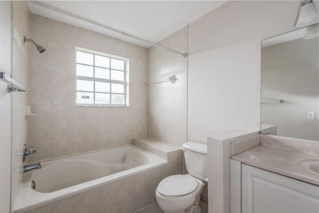 4020 NW 90th Way, Sunrise, FL 33351