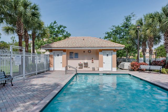 4020 NW 90th Way, Sunrise, FL 33351