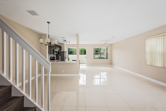 4020 NW 90th Way, Sunrise, FL 33351