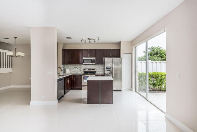 4020 NW 90th Way, Sunrise, FL 33351
