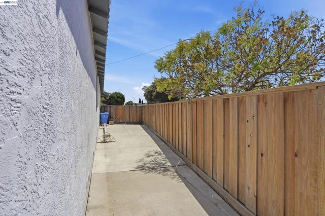 35950 Wellington Pl, Fremont, CA 94536
