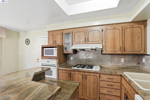 35950 Wellington Pl, Fremont, CA 94536