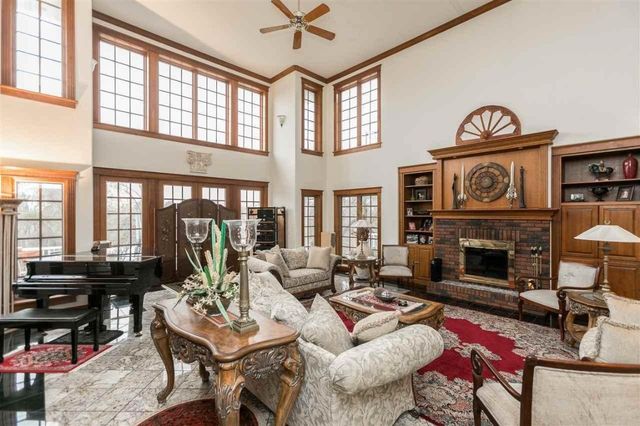 6201 Lakeside Road, Marion, IA 52302