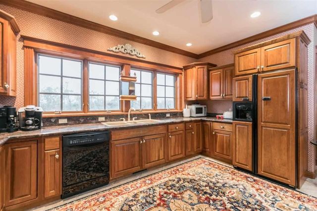 6201 Lakeside Road, Marion, IA 52302