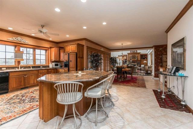 6201 Lakeside Road, Marion, IA 52302