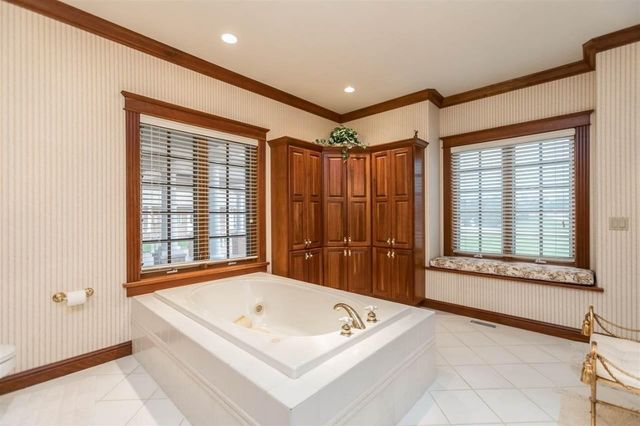 6201 Lakeside Road, Marion, IA 52302