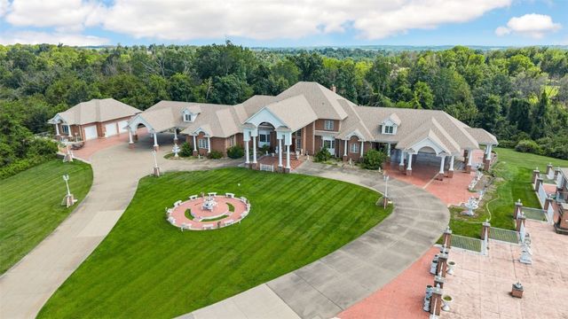 6201 Lakeside Road, Marion, IA 52302