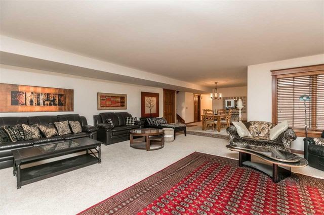 6201 Lakeside Road, Marion, IA 52302