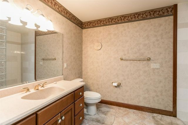 6201 Lakeside Road, Marion, IA 52302